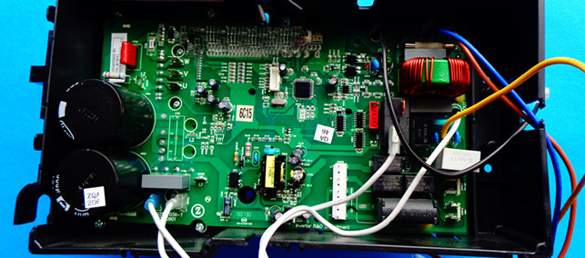 控制器進(jìn)線(xiàn)是三根，出線(xiàn)雜亂多，只要分清很簡(jiǎn)單